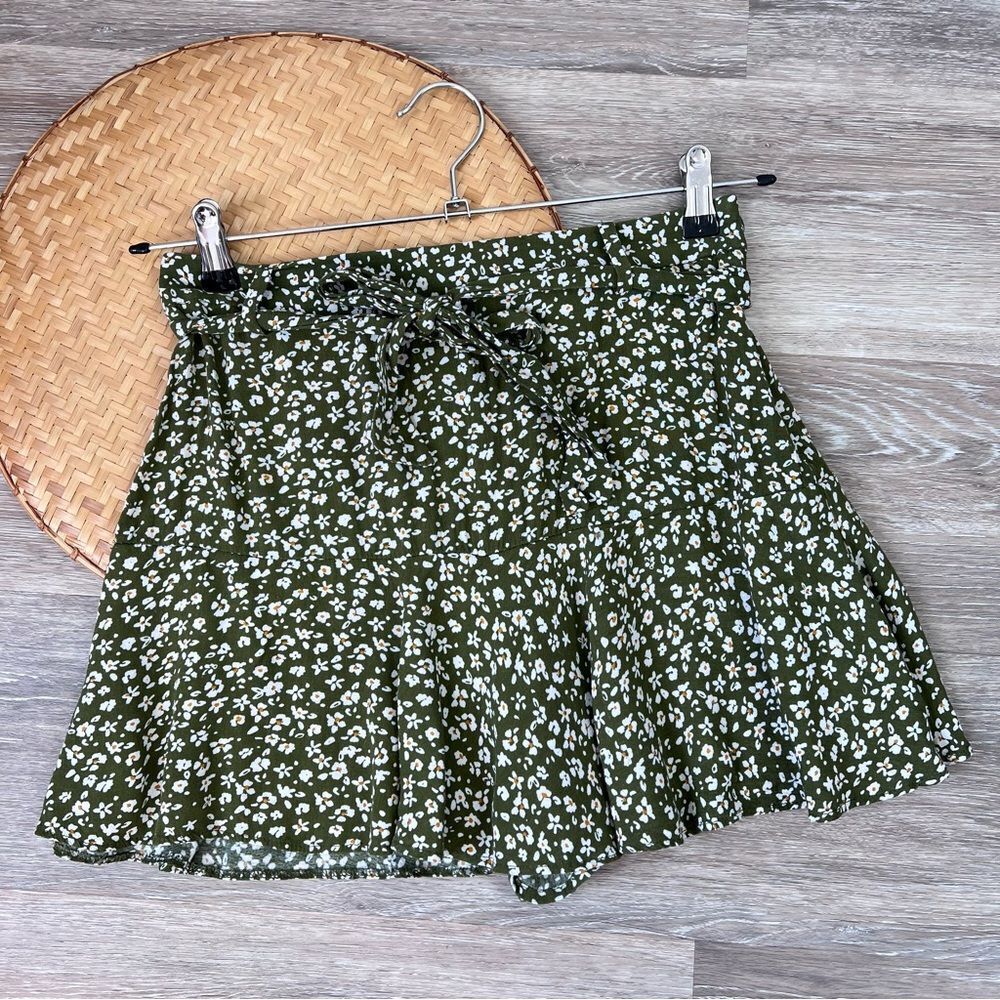 Zara green ditzy floral mini skort